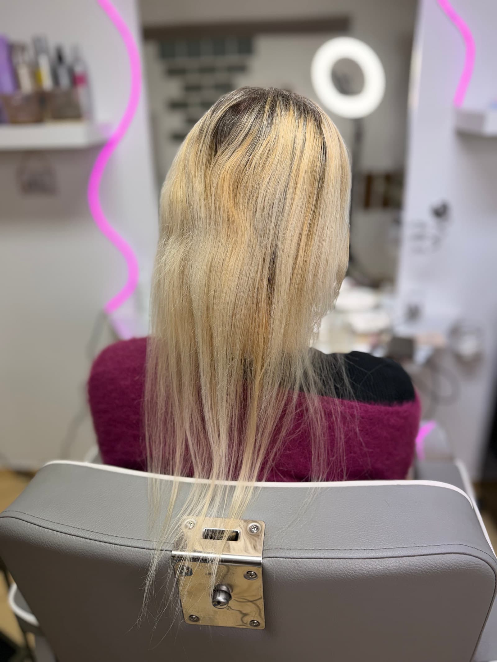 Objemné vlasy po prodloužení WEFT